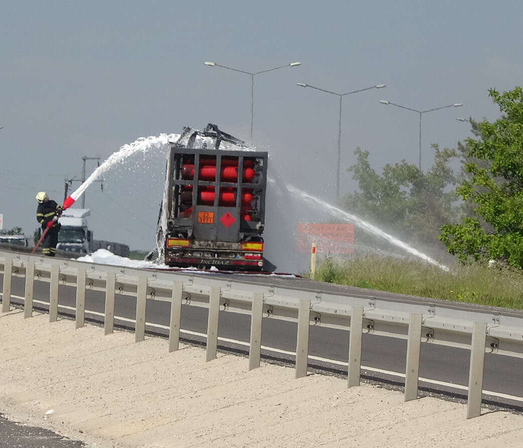 Aksaray’da doğalgaz yüklü TIR bomba gibi patladı! Korku dolu anlar kamerada 4